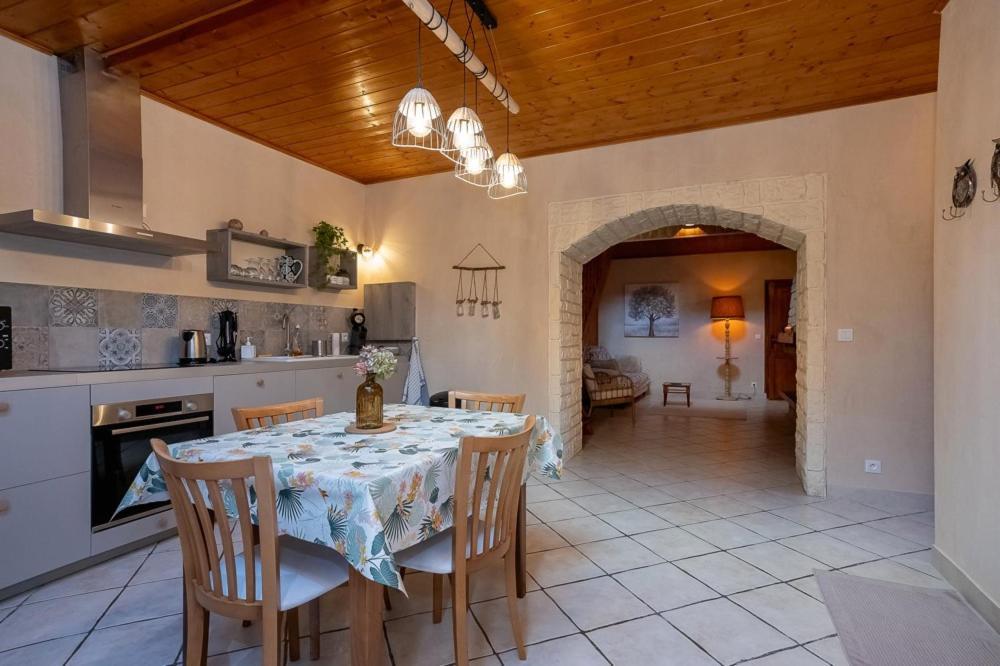 La Maison Des Jolicoeurs Saint-Christophe-sur-Guiers Exterior foto